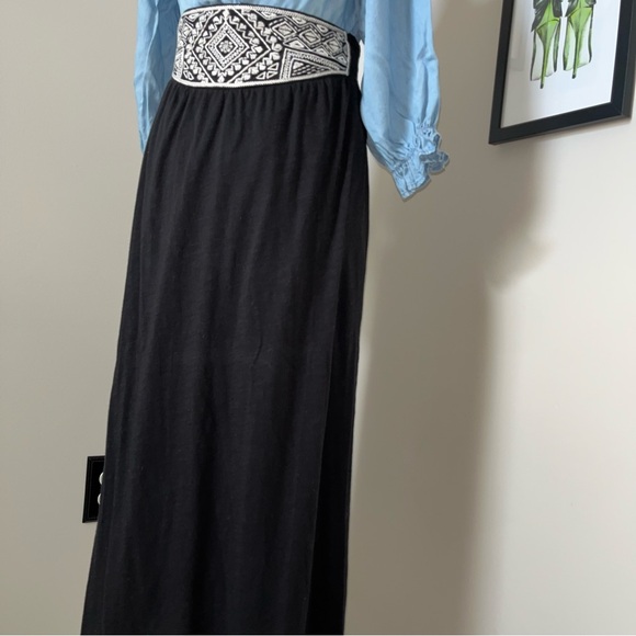 π¦
American Eagle MIDI/MAXI Skirt - Picture 4 of 11
